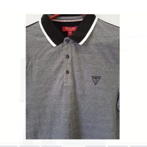 Polo camisero gris con cuello negro