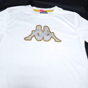 Polo blanco de cuello redondo