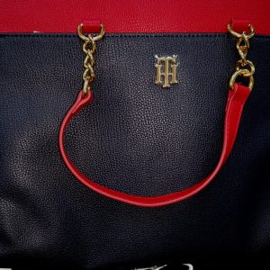Cartera Hilfiger Negro y rojo