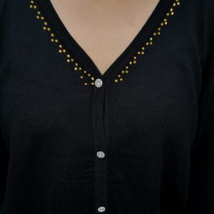 Blusa negra con detalles dorados