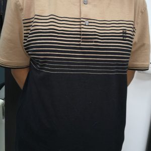 Polo color arena y negro