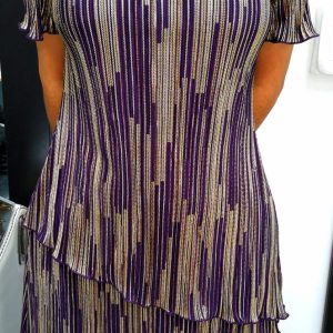 Vestido morado a rayas
