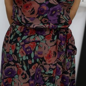 Vestido con flores de varios colores